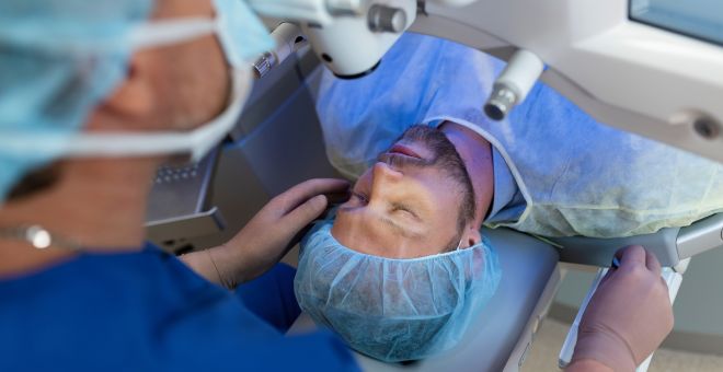 VIDEO: Dr. Indars Lācis par to, kā noris LASIK redzes lāzerkorkecijas procedūra